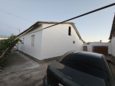 Гурлан тумани марказида 650 м. кв. ховли жой сотилади.