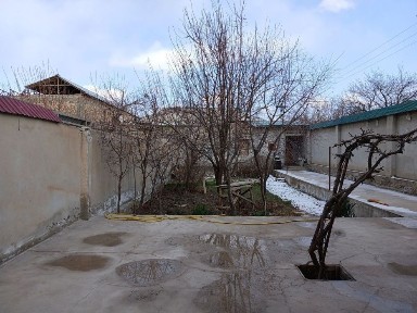 Ховли сотилади хамма шаройити бор