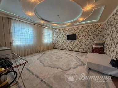 Трёхкомнатная квартира, не жарко хоть и пятый этаж, сверху есть чердак