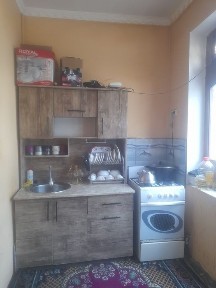 Уй сотилади 2хонали 3хона килинган 2этажкали дом пишиг гиштли 1чи этаж