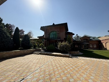 Здаётся: Роскошный Дом.