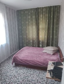Продается 2 комнатную квартир около паркенского базара у