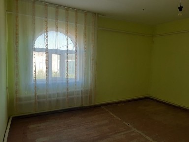 Уй сатылады, бахасы келисимли