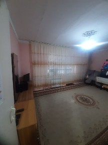 Продается 2 - комнатная квартира, Чирчик, Октябр, возле базара