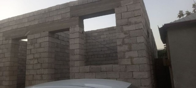 Hovli sotiladi Metan qishlogʻi yoʻlga yaqin