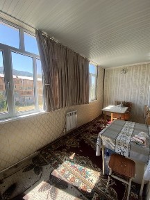 Продается 3х комната в чарваке 70 кв