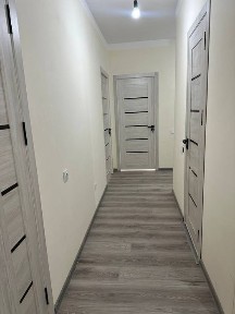 Гулистон. ш янги бозор новостройка домлардан 3 х. уй квартирага берилад