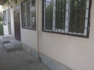 Продается коттедж за ЦУМОМ. Коттедж сотилади