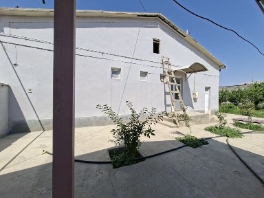 Срочный уй сотилади.