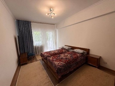 Ц-4 Алайский Базар 3/3/9 Центр Города 80m²