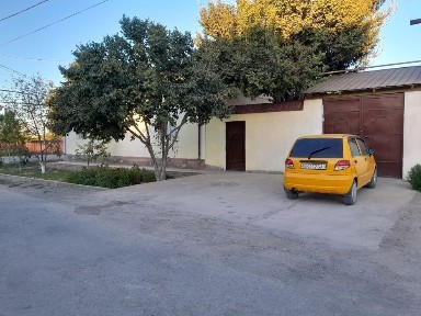 Namunaviy loyihalar asosida qurilgan hovli joy