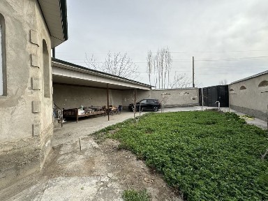 Уй сотилади янги куриб битирилган. Дехкон чойхонаси оркасида