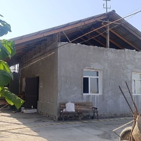 Uy sotiladi 40 sotix 2 200