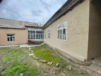 Srochna sotiladi narxidan ozroq utib beramz trassa chetida joylashgan