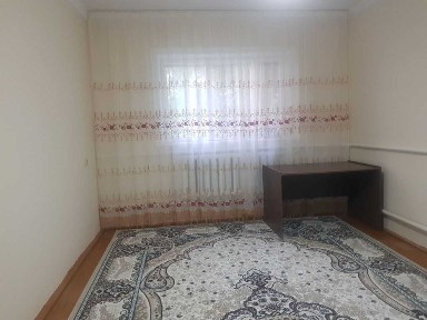 3 мавзе, бозорчага яқин жойда 1 этаж 3 хона квартира сотилади