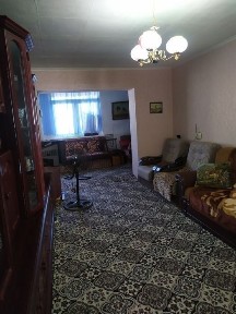 Продается 3 комнатная квартира в пяти этажном доме на 4 этаже.
