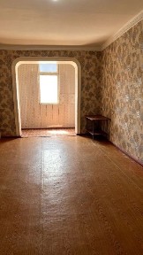 Учкудук шахрида 1хонали 12 мкр 3этаж срочно квартира сотилади.