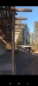 Uchaska sotiladi tomiga loy bosilgan devori pena blokdan urilgan