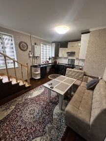 Шарк бозор янда 2 Этажли 3 Хонали квартира Зудлик билан Сотилади