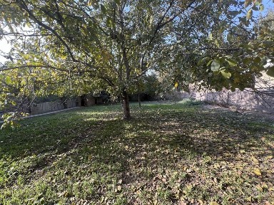 Ховли уй сотилади