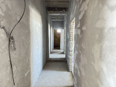 Йўл бўйича 3 хонали квартира сотилади