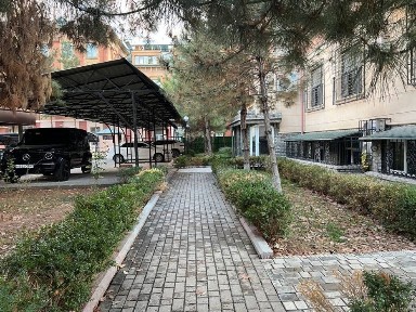 Продажа коммерческое помещение 500кв. м в самом центре города.