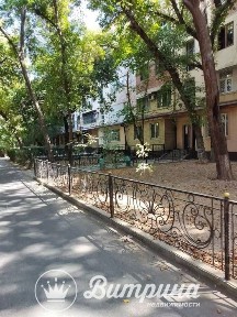 Продаётся 2в 3-комнатная Интерпол