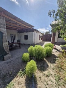 Оҳангарон шаҳар Қўрғон маҳалласида 8 сотих 4 хоналик ховли сотилади