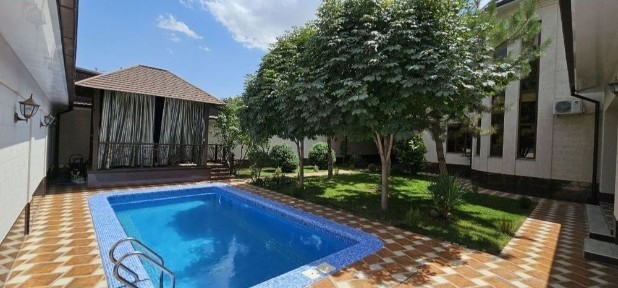 Сдается Роскошной дом самом центре города