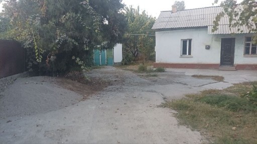 Дом продаётся 20 соток 4комната, гараж, времянка