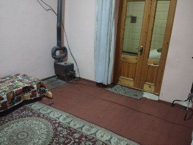 Угил бола, абитуриентларга хона