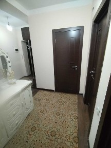 Нуравшон шаҳрида 3 хонали файзли квартира сотилади (с гот. аренд. )