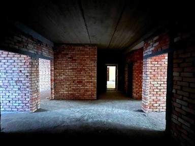 Продаю трёх комнатную (коробка с перегородками) 101м2 ул. Паркент