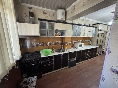 Srochno kvartira sotiladi 3 xona 1 - etaj 78 kvadrat