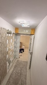 Parkentsoyda 38 kvadratlik uy sotiladi minus 1 etaj mebelllari bilan