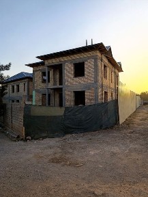 Yangi qurilgan uy sotiladi. Продается новый дом
