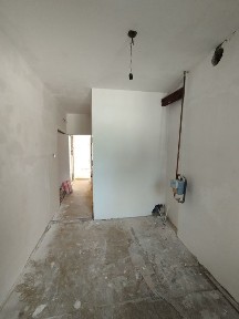 Эйвалек 3 хона 1-этаж яхши уй сотилади.