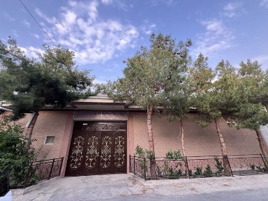 Уй сотилади 6 сотих = 600 кв тайор битган 8 хонали