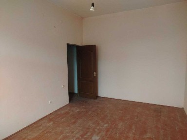 Коттедж сотилади. 6 сотихдан иборат. Шода кафесининг 2-орқа кучаси.