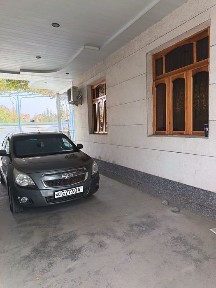 Hovli uy sotiladi tayyor