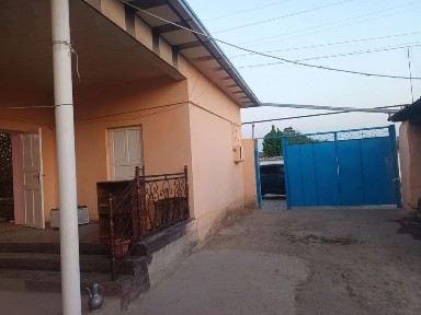 Уй сотилади 18-сотих.