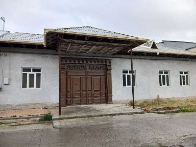 Hovli uy sotiladi shoshilinch