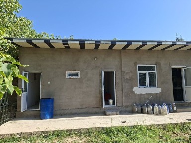 Uy 6 sotik 3 ta xona