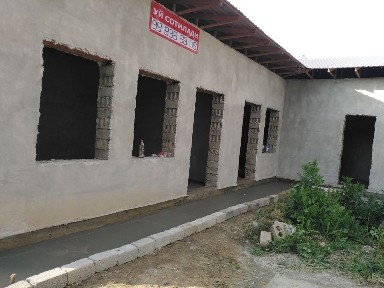 FOOD SITY QOYLIQ bozorga yaqin Uy sotiladi