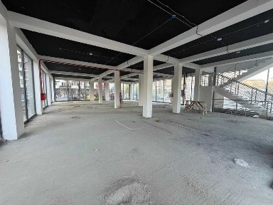 Сдается отдельно стоящие здание вдоль 1 линии Юнус Абад 7 квартал SH83