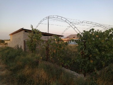 Qurilishi bitmagan uy sotiladi