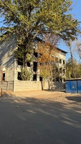 Noturar bino sotiladi