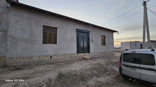 Uy cotiladi manzil Xonqa tuman Xonobod qishlogi 4 sotik uglavoy