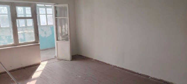 kogon shaxrida 2 etajlik domni 2 etajida 2 xonalik kv sotiladi fakel