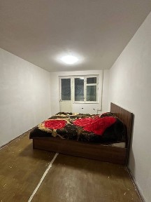 Srochna barcha sharoitlarga ega oʻrta remontli 3 xonali uy sotiladi